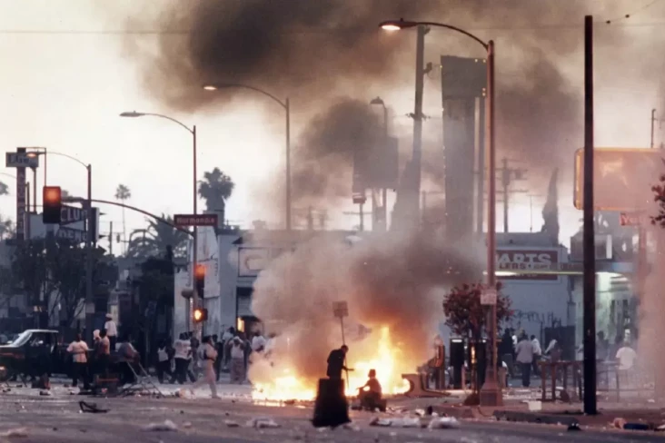 Los Angeles Dilanda...