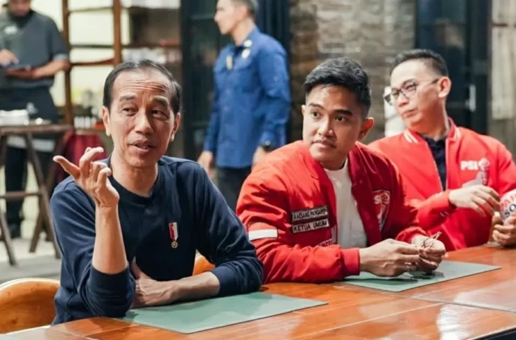Rocky Gerung Sindir...