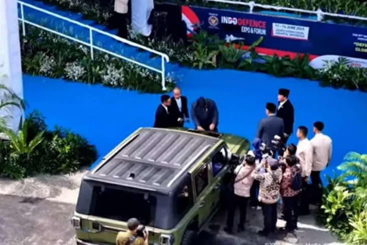 Presiden Prabowo Luncurkan...