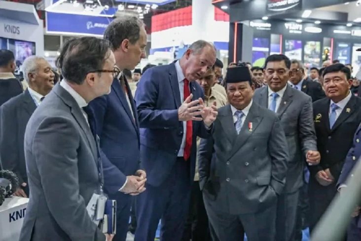Presiden Prabowo Gandeng...