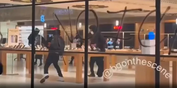 Sejumlah Toko dan Restoran...