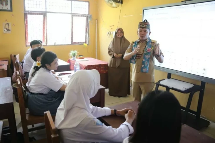 Gubernur Agustiar Sabran...