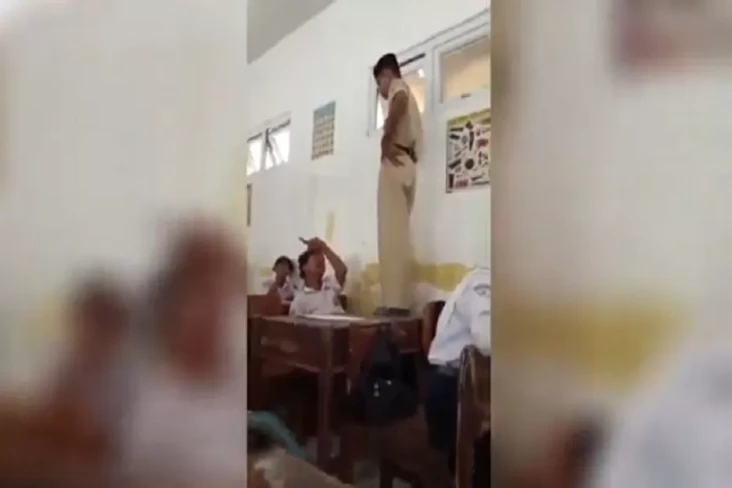 Viral! Guru SMP di Demak...