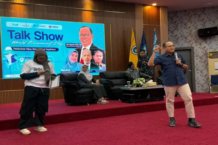 Tak Hanya Bongkar Muat,...