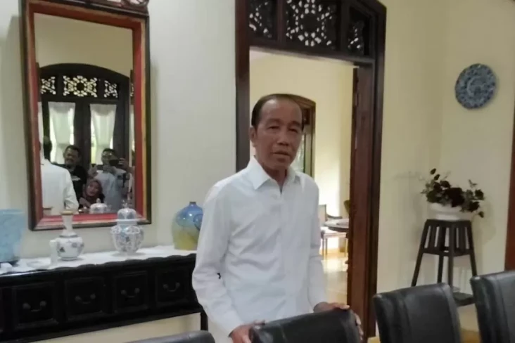 Terima Wartawan di Kediamannya,...