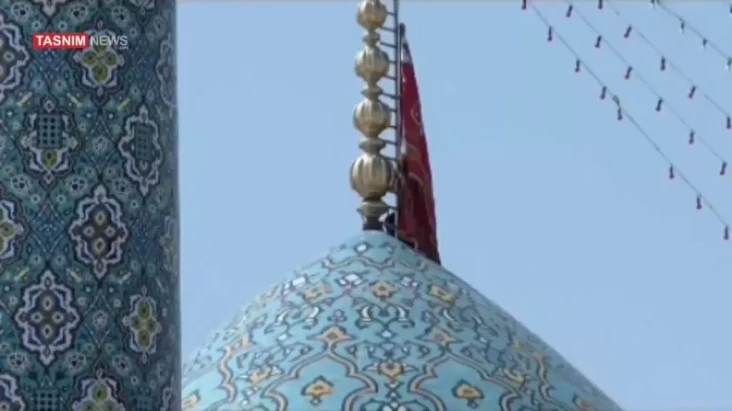 Iran Kibarkan Bendera...