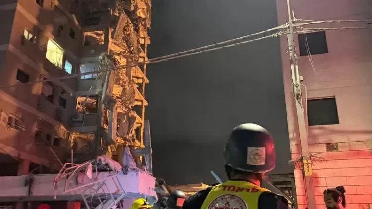 Iran Tembakkan 80 Rudal...