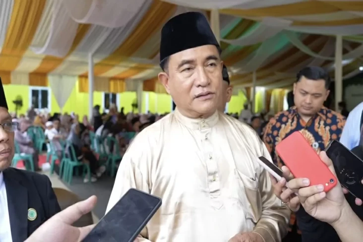 Yusril: Miliki 2 Paspor...