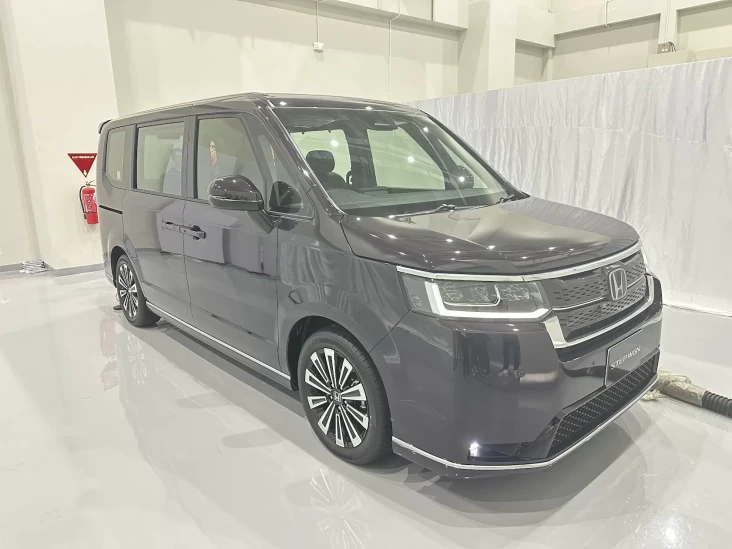 Honda Step WGN Hybrid...