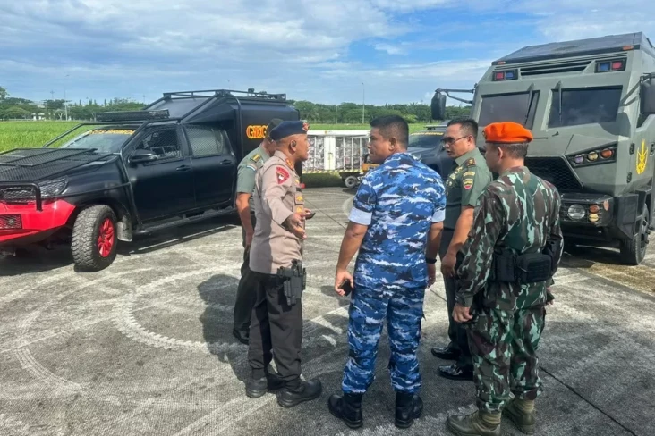 TNI Terjunkan Pasukan...