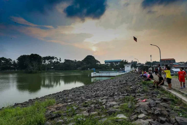 Kota Tangsel Berdiri...
