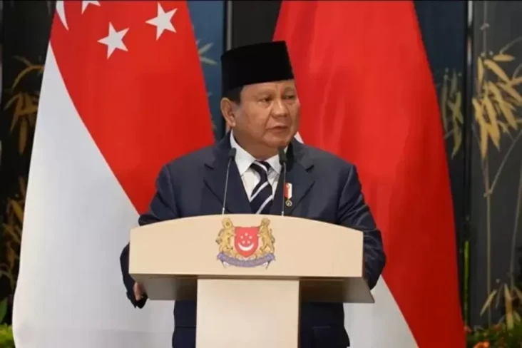 Presiden Prabowo Bubarkan...
