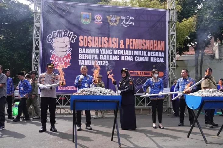 Bea Cukai Kudus Musnahkan...
