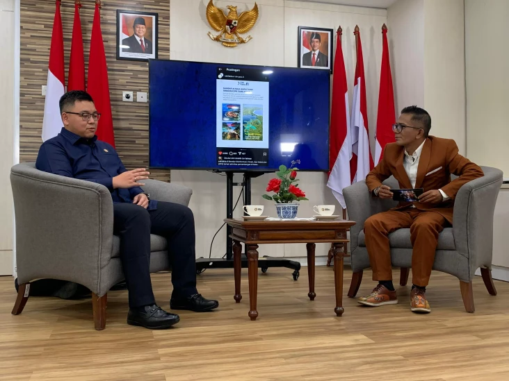 Satu Komando dari Istana:...