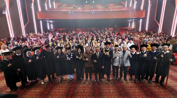 Wisuda ke-3 MNC University,...