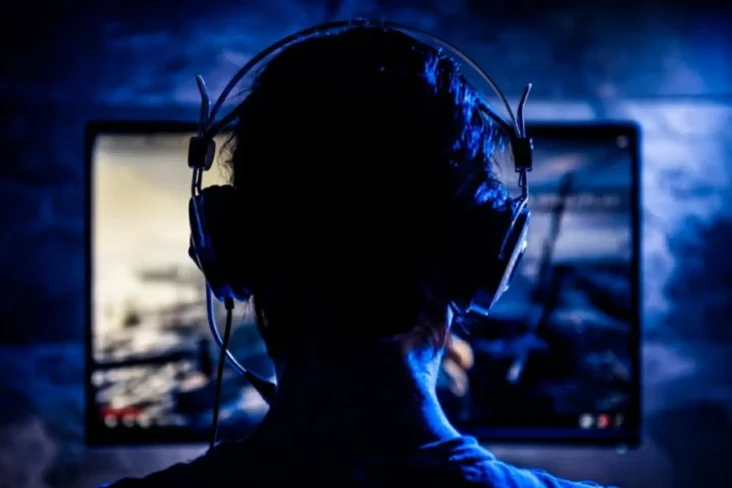 Viral YouTuber Gaming...
