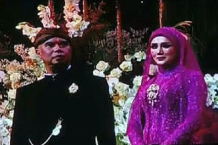 2 Potret Mulan Jameela...