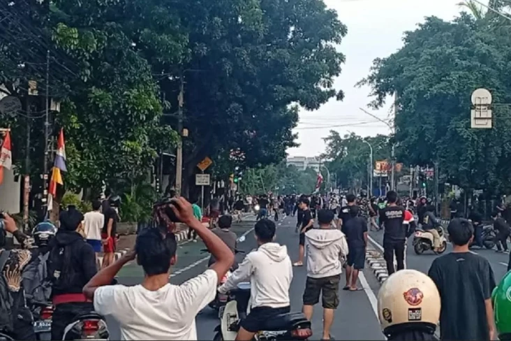Tawuran Pecah di Jalan...