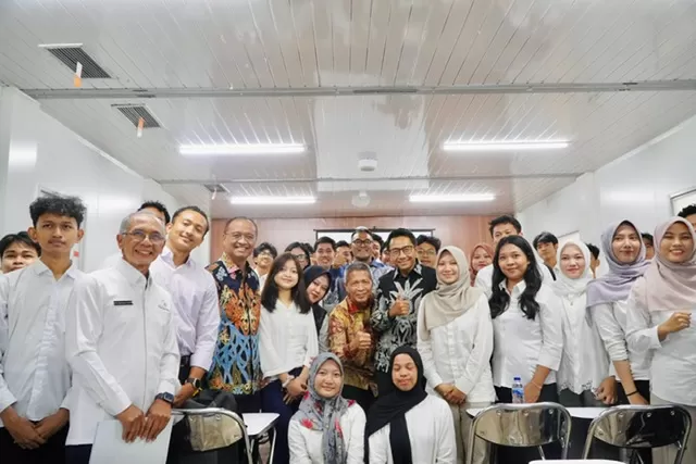 Perkuat Pembangunan...