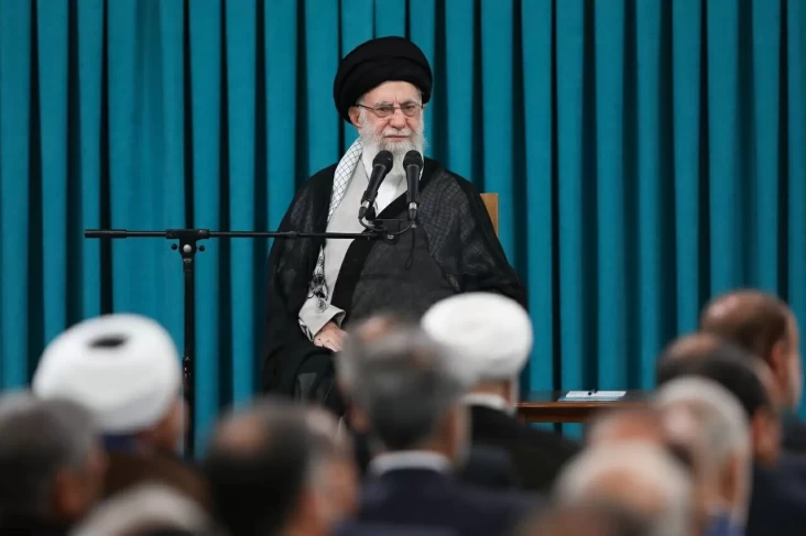 Ali Khamenei: Protes...