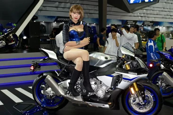 Yamaha R1 dengan Mesin...