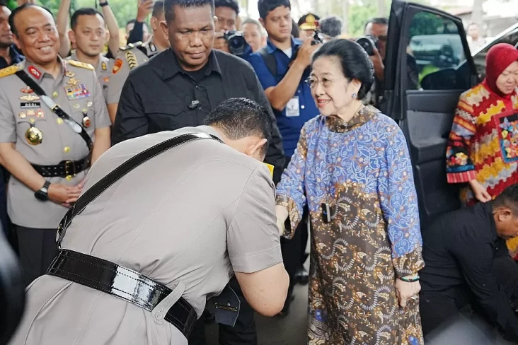 Momen Kapolri Hormat...