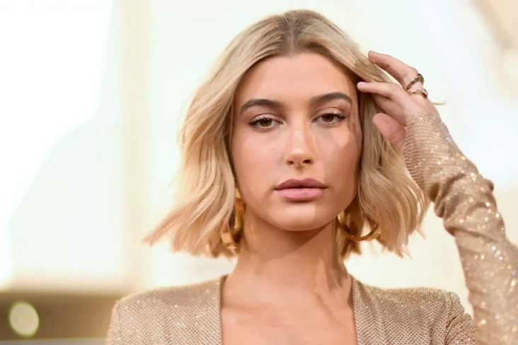 Hailey Baldwin Kepergok...