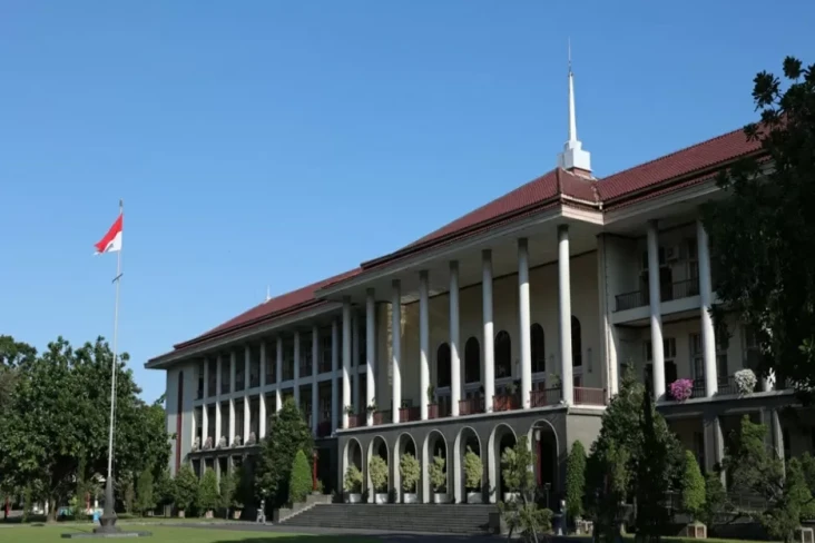 UGM Tembus 10 Besar...