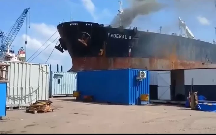 Kapal Tanker MT Federal...