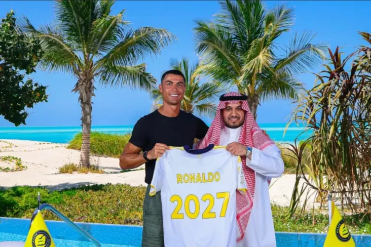 Cristiano Ronaldo Bertahan...