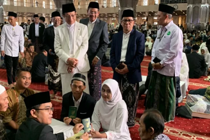 100 Pengantin Ikat Janji...