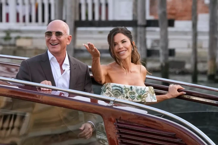 Jeff Bezos dan Lauren...