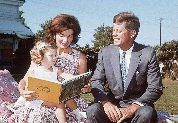 Benarkah John F Kennedy...