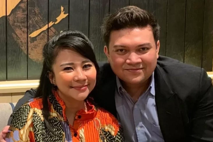 Laporkan Chikita Meidy...