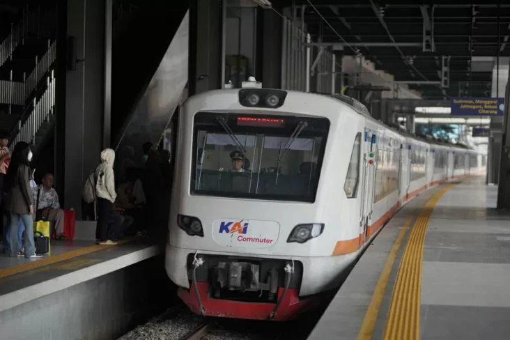 Revitalisasi Stasiun...