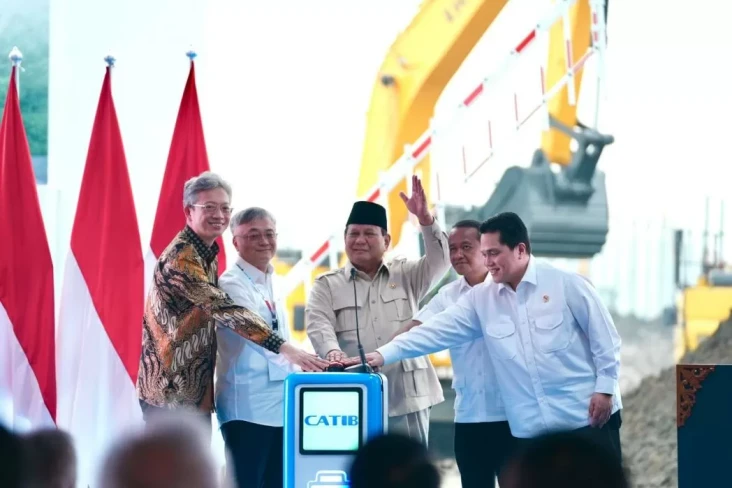 Presiden Prabowo Resmikan...