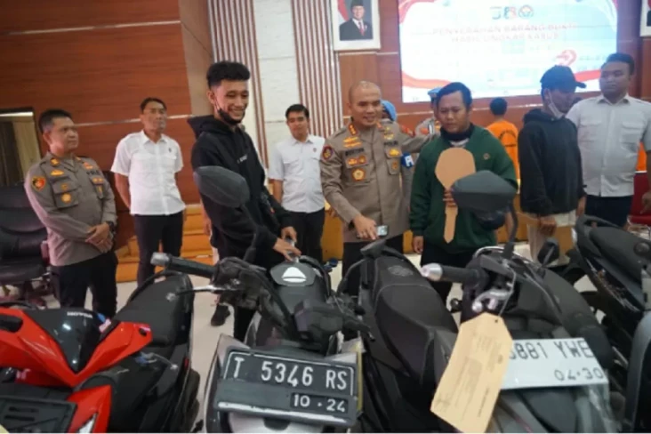 37 Kali Beraksi Curi...