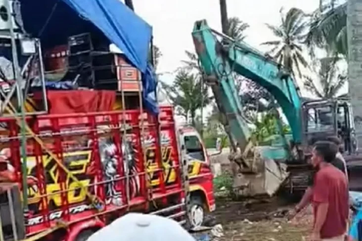 Viral Belasan Truk Sound...