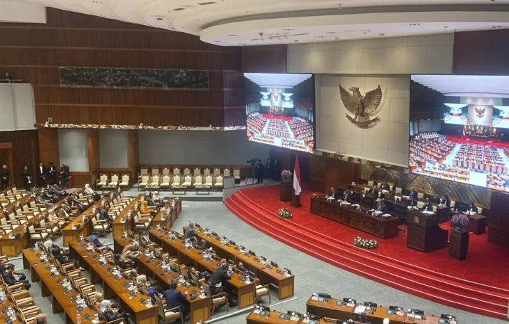 Rapat Paripurna DPR...