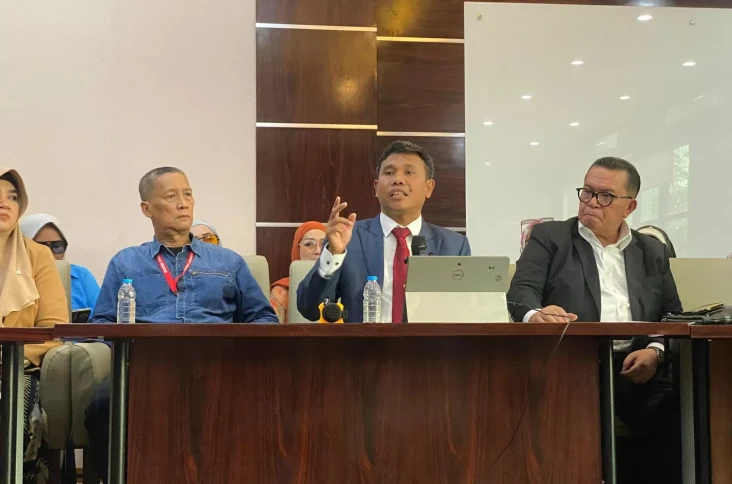 Roy Suryo Cs Tuntut...