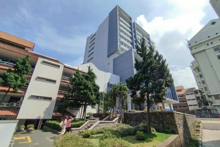 6 Universitas Terbaik...
