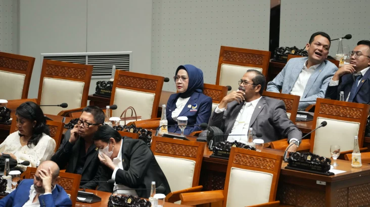 MK Putuskan Sekolah...