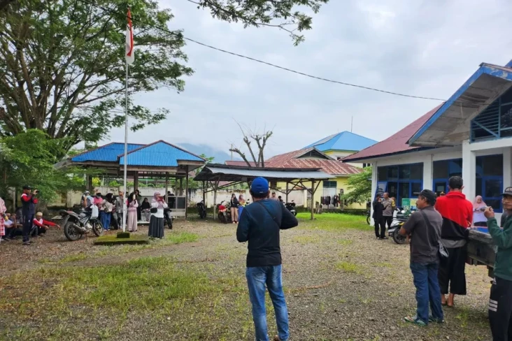 Masyarakat Desak Bupati...