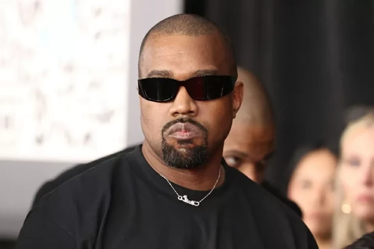 Kanye West Dilarang...