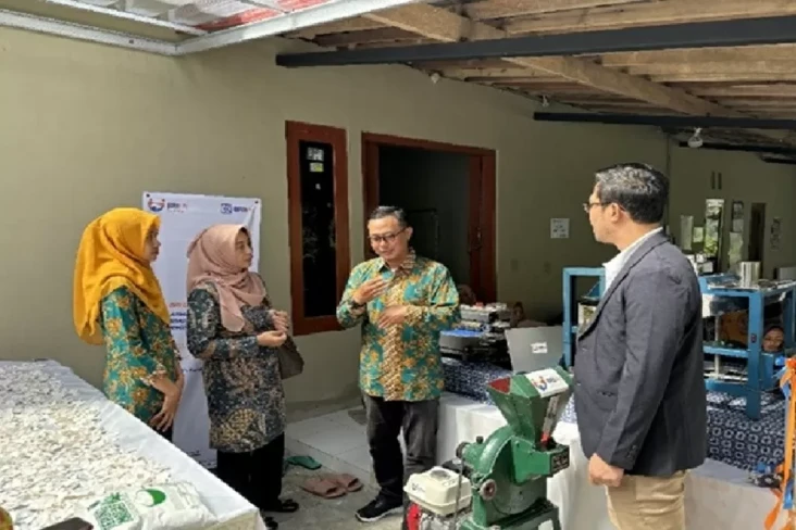 Warga Desa Gayamharjo...