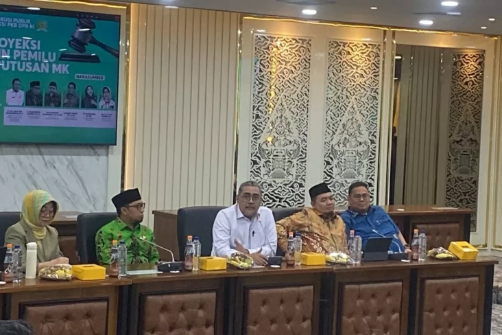 MK Pisahkan Pemilu Nasional...