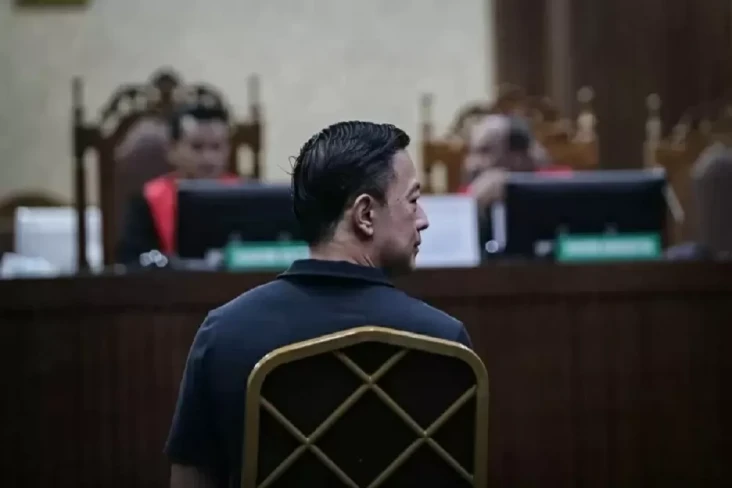 Tom Lembong Jalani Sidang...
