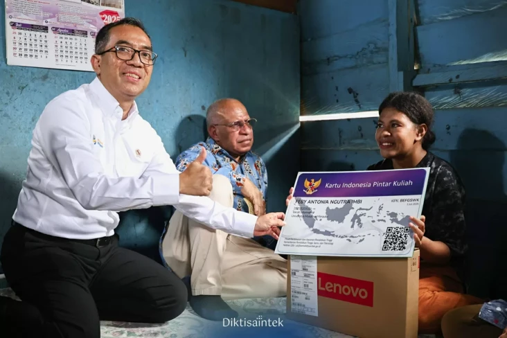 Mendikti Kunjungi Rumah...