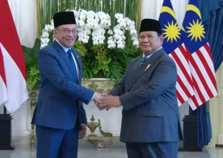 Di Bawah Prabowo dan...