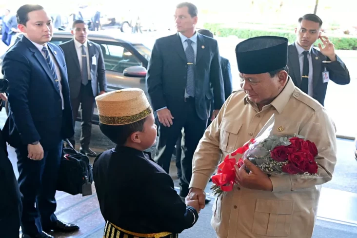 Momen Prabowo Disambut...